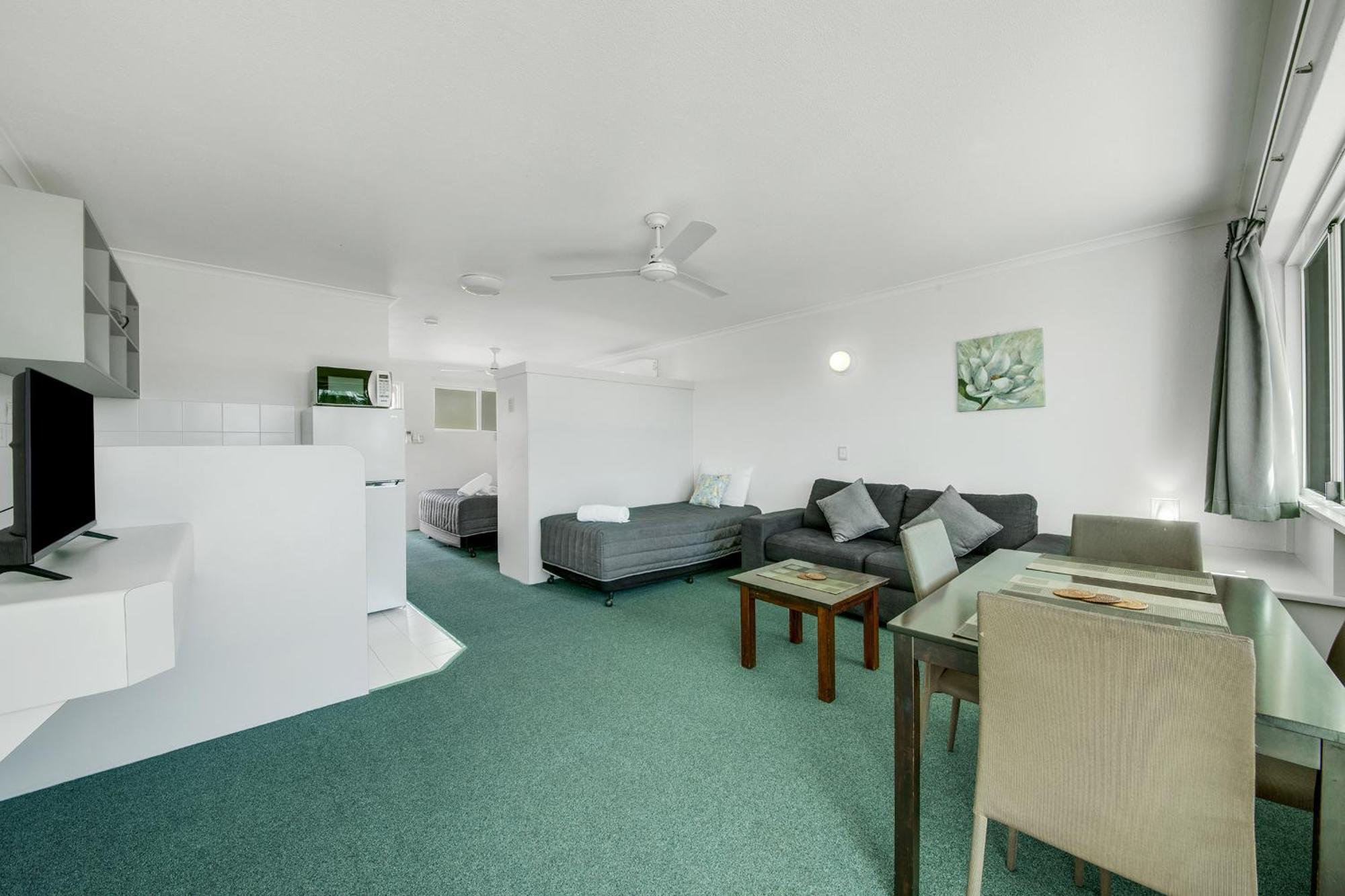 Reef Adventureland Motor Inn Tannum Sands Dış mekan fotoğraf